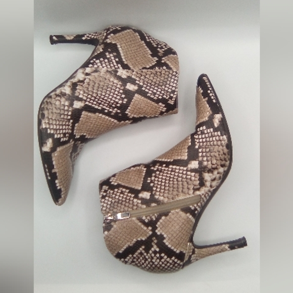 Nine West Gray Snakeskin Print Pointed Toe Ankle Boots 3" Heel - Picture 5 of 10